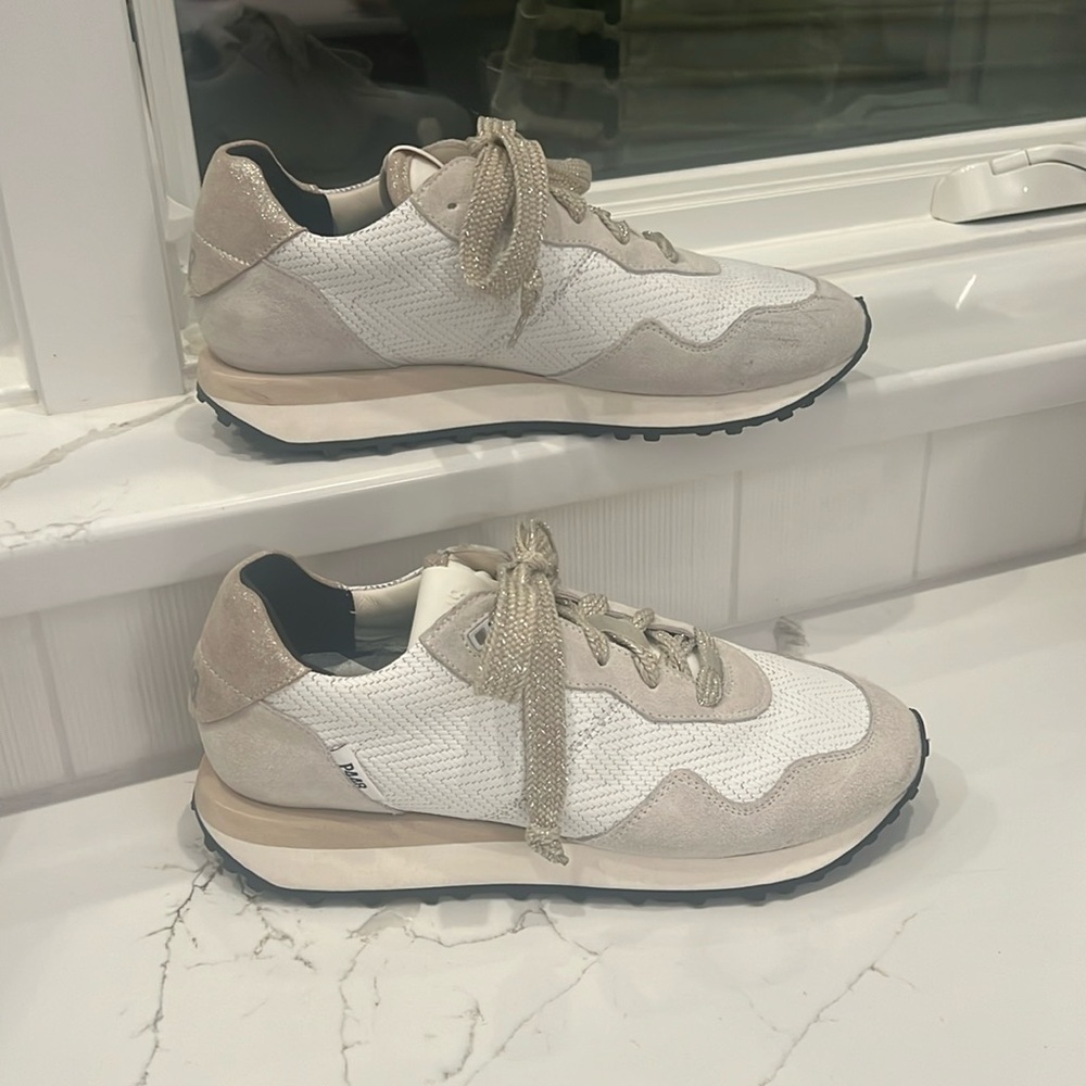 P448 tennis shoes size 40 like new